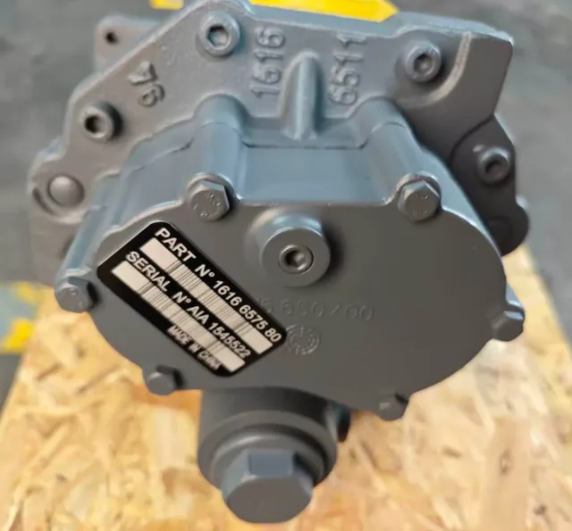 Atlas Copco 1616811890 V111 vacuum pump air end, view 03